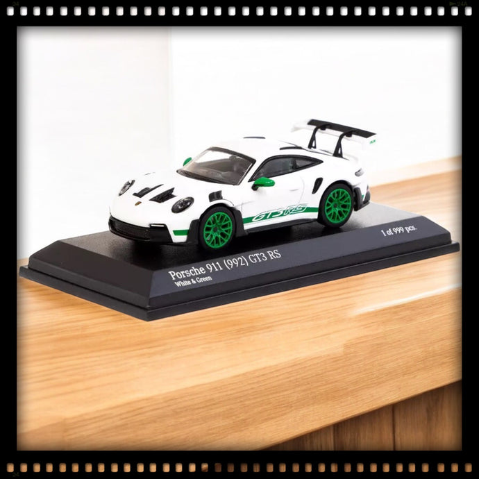 Porsche 911 (992) GT3 RS (LIMITED EDITION 999 stuks) TARMAC WORKS 1:64