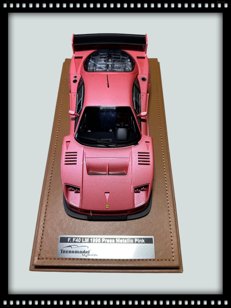 Chargez l&#39;image dans la visionneuse de la galerie, Ferrari F40 LM 1996 Press Version Rose avec jantes noires (ÉDITION LIMITÉE Nr.40/60 Avec base en cuir / Sans Case) TECNOMODEL 1:18
