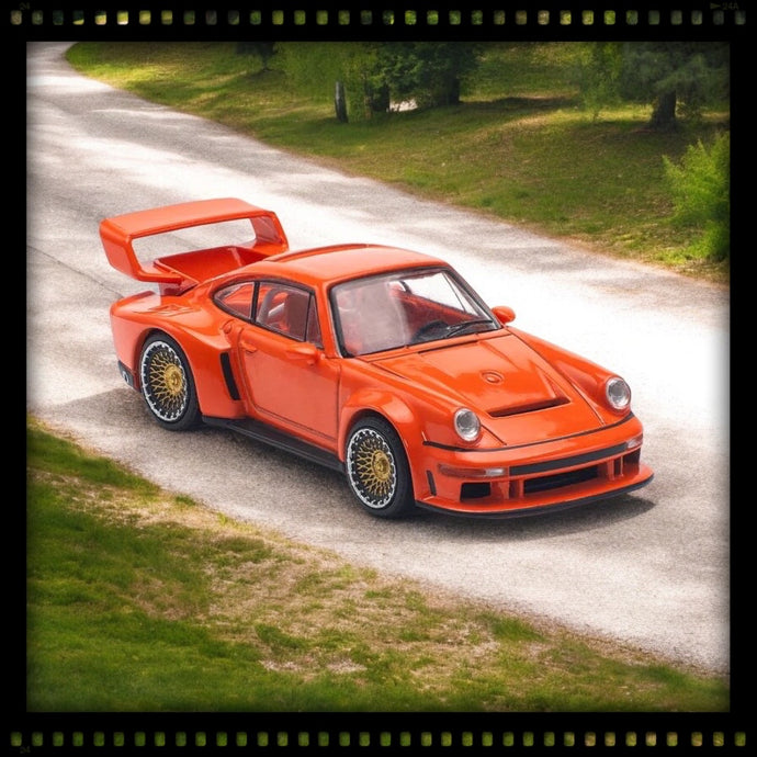 Porsche Singer DLS Turbo (Piste) Orange POP RACE 1:64