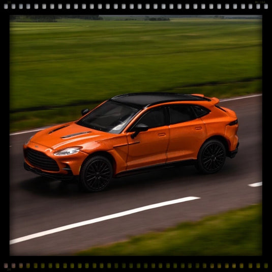 Aston Martin DBX 707 Orange POP RACE 1:64