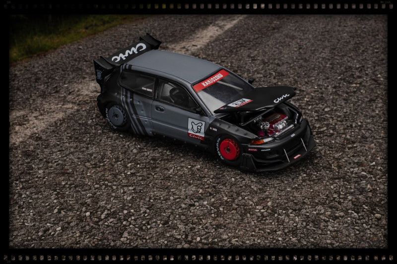 Laad de afbeelding in de Gallery-viewer, Honda Pandem Civic EG6 *Kanjozoku* Zwart/Grijs/Rood POP RACE 1:64
