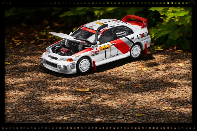 Mitsubishi Lancer Evolution IV, #1 Safari Rally Kenia 1998 Wit/Rood POP RACE 1:64