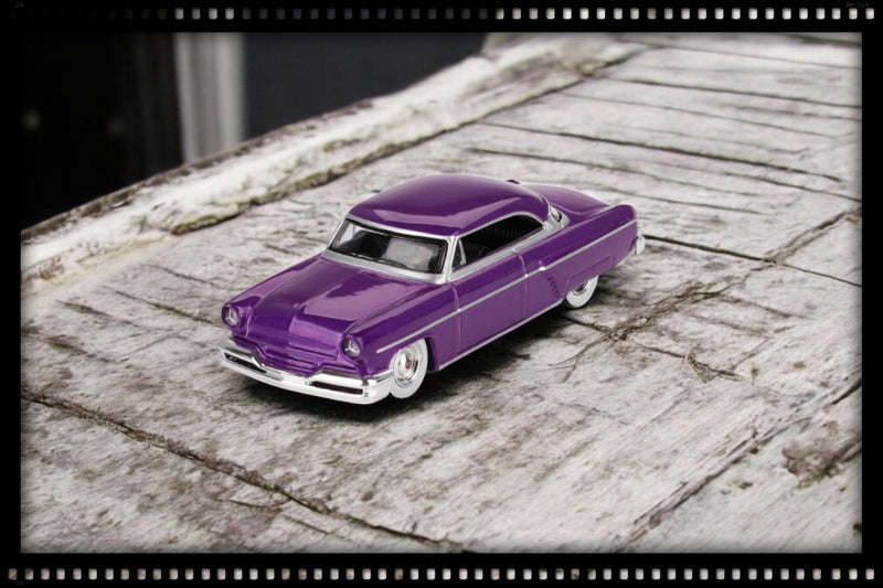 Load image into Gallery viewer, Lincoln CAPRI HOT ROD PURPLE METALLIC 1954 (LHD) MINI GT 1:64
