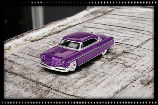 Lincoln CAPRI HOT ROD PURPLE METALLIC 1954 (LHD) MINI GT 1:64