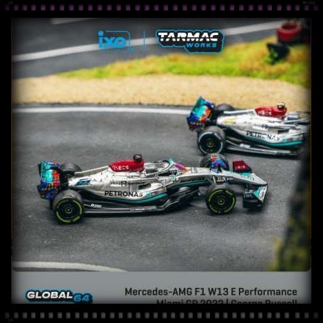 Laad de afbeelding in de Gallery-viewer, Mercedes Benz AMG F1 W13 E Performance #63 George Russell Miami Grand Prix 2022 TARMAC WORKS 1:64
