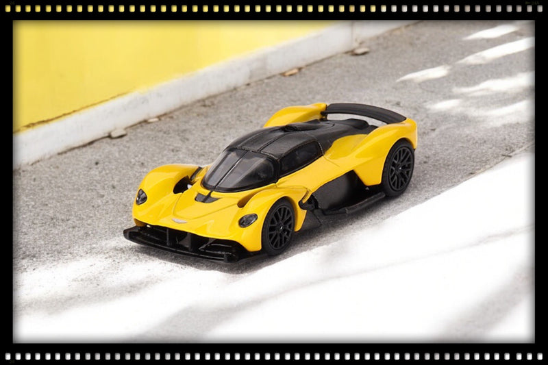 Chargez l&#39;image dans la visionneuse de la galerie, Aston Martin VALKYRIE ASTON MARTIN VALKYRIE Jaune 2023 (LHD) MINI GT 1:64
