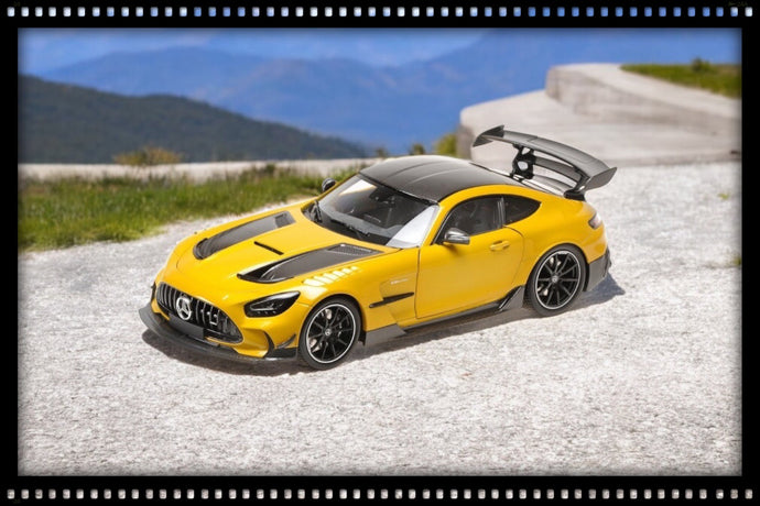 Mercedes-Benz AMG GT BLACK SÉRIES 2021 JAUNE MÉTALLIQUE (SOLARBEAM) MINICHAMPS 1:18