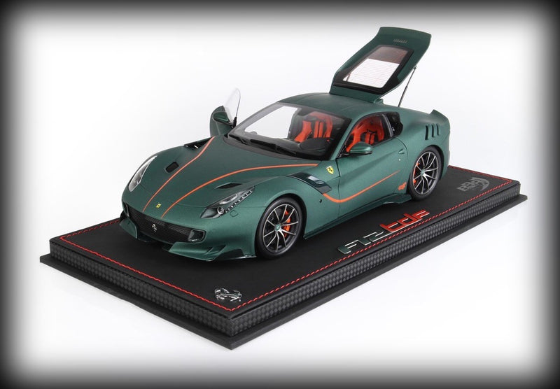 Laad de afbeelding in de Gallery-viewer, Ferrari F12 TDF Matgroen met display case (LIMITED EDITION 200 stuks) BBR Models 1:18
