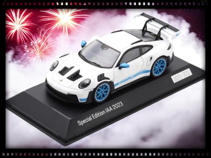 Porsche 911 GT3 RS (992) IAA SPECIAAL MODEL 2023 Wit/Blauw - LIMITED EDITION 2000 stuks - PORSCHE DEALERMODEL 1:43