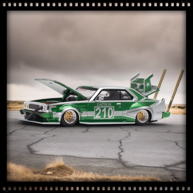 Chargez l&#39;image dans la visionneuse de la galerie, Nissan Skyline C210 Kaido House racer Bosozoku Style POP RACE 1:64
