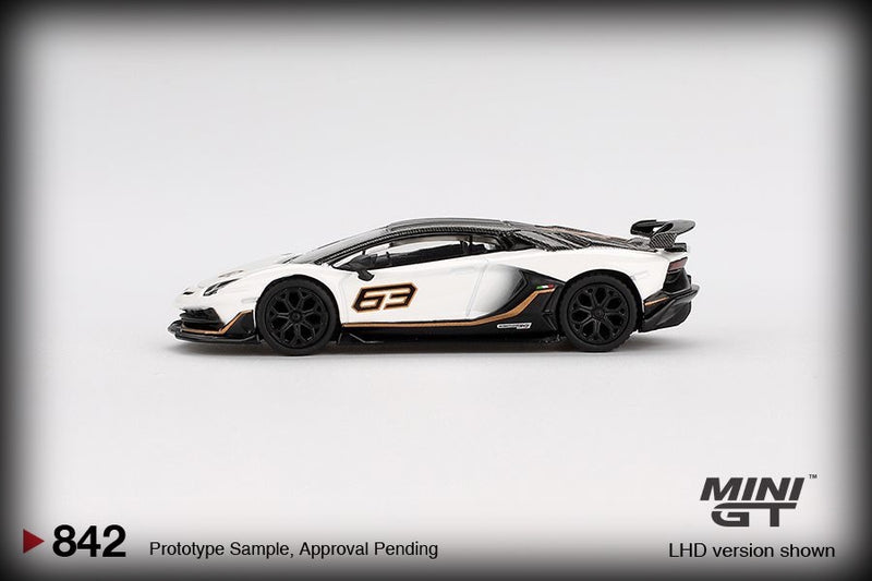 Laad de afbeelding in de Gallery-viewer, Lamborghini AVENTADOR SVJ 63 WIT 2022 (LHD) MINI GT 1:64
