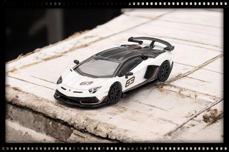 Chargez l&#39;image dans la visionneuse de la galerie, Lamborghini AVENTADOR SVJ 63 BLANC 2022 (LHD) MINI GT 1:64
