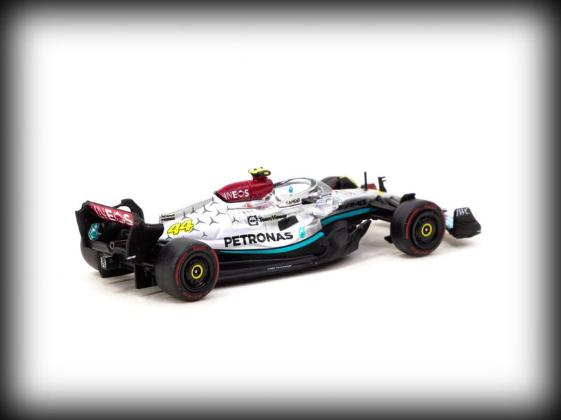 Laad de afbeelding in de Gallery-viewer, Mercedes AMG F1 W13 EQ Performance #44 Lewis Hamilton Sao Paulo Grand Prix 2022 TARMAC WORKS 1:64
