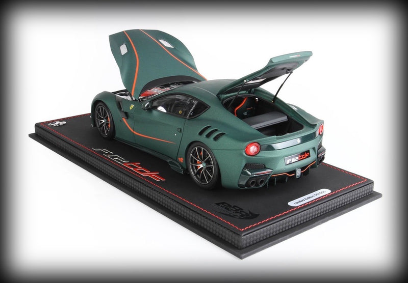 Laad de afbeelding in de Gallery-viewer, Ferrari F12 TDF Matgroen met display case (LIMITED EDITION 200 stuks) BBR Models 1:18
