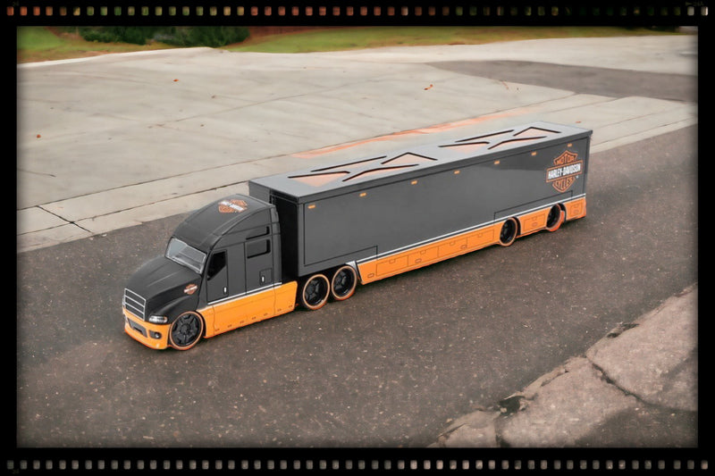 Load image into Gallery viewer, Daimler Truck Harley-Davidson Black/Orange  MAISTO 1:64
