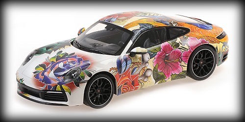 Laad de afbeelding in de Gallery-viewer, Porsche 911 CARRERA 4S 2019 BLOEMONTWERP BASISPLAAT EN ACRYL CASE MINICHAMPS 1:18
