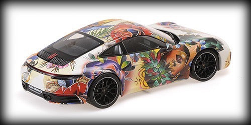 Laad de afbeelding in de Gallery-viewer, Porsche 911 CARRERA 4S 2019 BLOEMONTWERP BASISPLAAT EN ACRYL CASE MINICHAMPS 1:18
