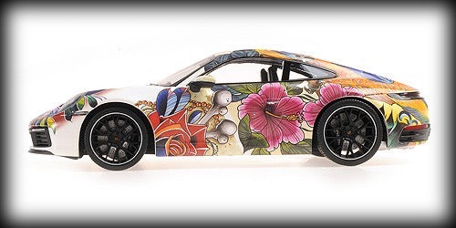 Chargez l&#39;image dans la visionneuse de la galerie, Porsche 911 CARRERA 4S 2019 PLAQUE DE BASE DESIGN FLEUR ET CASE ACRYLIQUE MINICHAMPS 1:18
