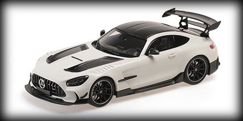 Laad de afbeelding in de Gallery-viewer, Mercedes Benz AMG GT BLACK SERIES 2020 Wit/Zwart MINICHAMPS 1:18
