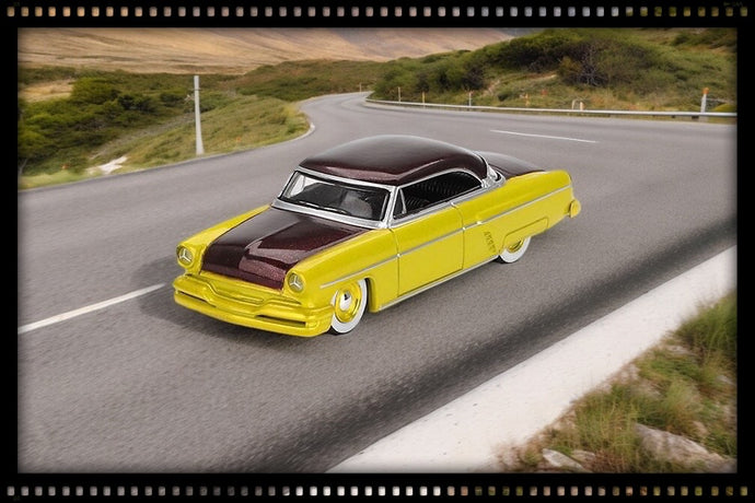 Lincoln CAPRI HOT ROD LIME JAUNE 1954 (LHD) MINI GT 1:64