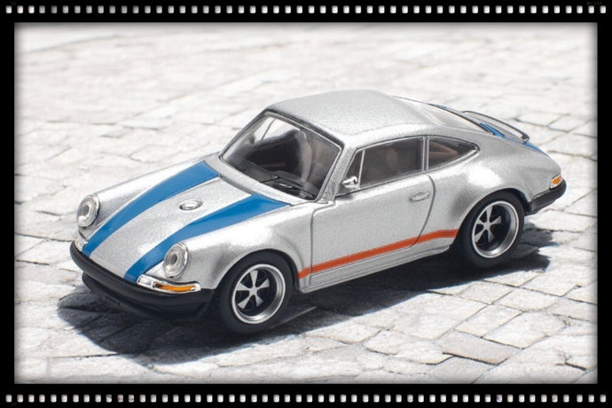 Porsche Singer Zilver/Blauw POP RACE 1:64