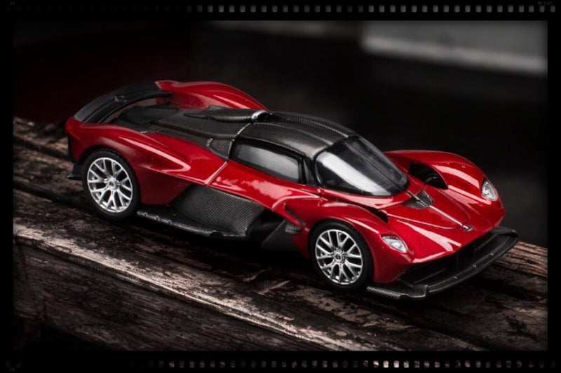 Laad de afbeelding in de Gallery-viewer, Aston Martin Valkyrie Rood POP RACE 1:64
