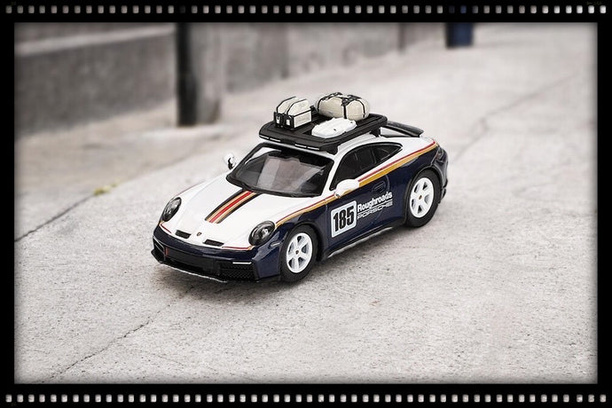 Porsche 911 (992) DAKAR RALLYE DESIGNPAKKET WIT/GENTIAANBLAUW METALLIC 2023 (LHD) MINI GT 1:64