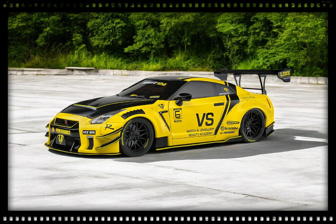 Nissan GT-R (R35) W/ LIBERTY WALK CARROSSERIE 2.0 JAUNE 2020 SOLIDO 1:18