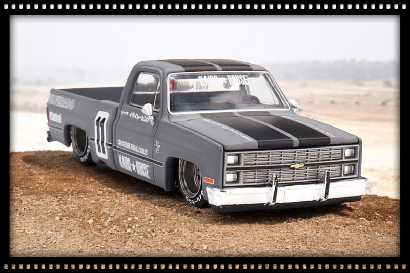 Laad de afbeelding in de Gallery-viewer, Chevrolet SILVERADO KAIDO*HOUSE V2 1980 MINI GT 1:64
