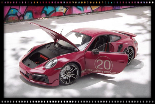 Porsche 911 (992) Turbo S coupé Sport Design 2021 Rood MINICHAMPS 1:18