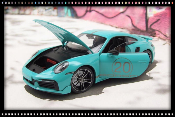 Porsche 911 (992) Turbo S coupe Sport Design 2021 Green MINICHAMPS 1:18