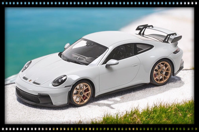 Chargez l&#39;image dans la visionneuse de la galerie, Porsche 911 (992) GT3 2021 Blanc MINICHAMPS 1:18
