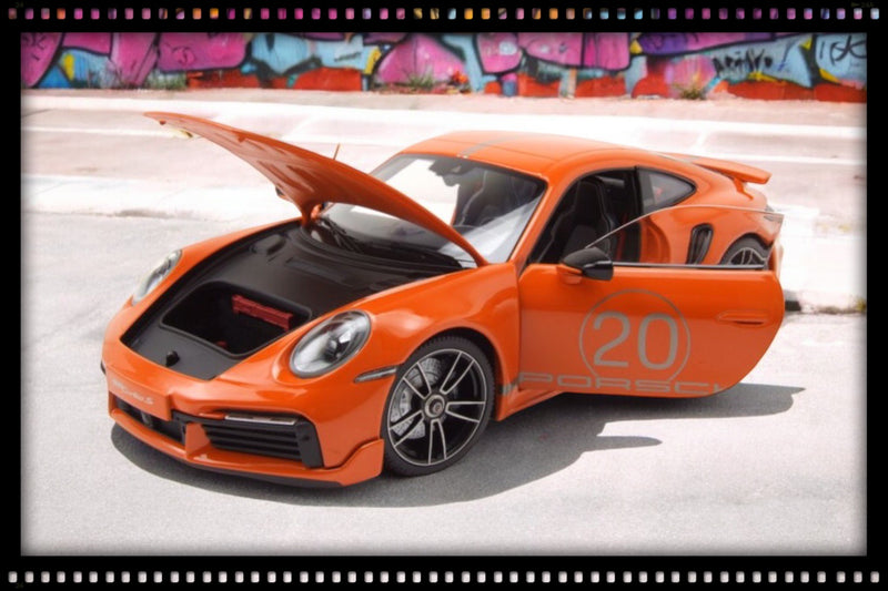 Chargez l&#39;image dans la visionneuse de la galerie, Porsche 911 (992) Turbo S coupé Sport Design 2021 Orange MINICHAMPS 1:18
