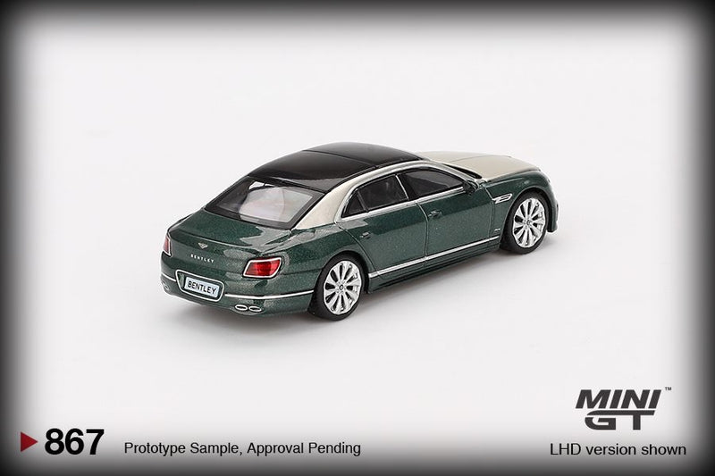 Laad de afbeelding in de Gallery-viewer, Bentley FLYING SPUR WIT ZAND GROEN 2024 (LHD) MINI GT 1:64
