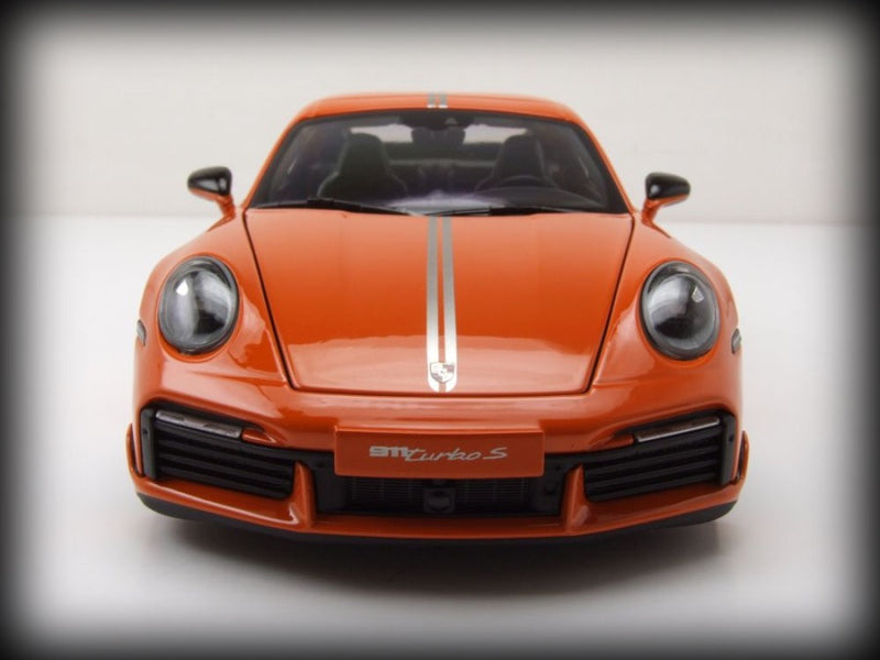 Chargez l&#39;image dans la visionneuse de la galerie, Porsche 911 (992) Turbo S coupé Sport Design 2021 Orange MINICHAMPS 1:18
