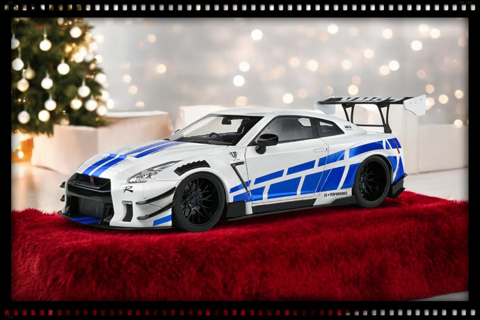 Nissan GT-R (R35) W/ LIBERTY WALK CARROSSERIE 2.0 PAUL TRIBUTE 2024 BLANC/BLEU SOLIDO 1:18