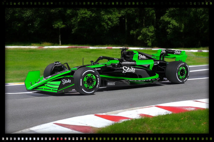 Kick SAUBER C44 SHOWCAR VERSION NOIR / VERT 2024 SOLIDO 1:18