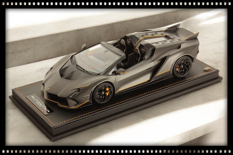 Laad de afbeelding in de Gallery-viewer, LAMBORGHINI AUTÉNTICA GRIJS/GEEL met vitrine en lederen base (LIMITED EDITION 399 stuks) MR COLLECTION MODELS 1:18
