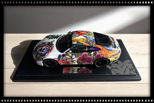 Porsche 911 CARRERA 4S 2019 BLOEMONTWERP BASISPLAAT EN ACRYL CASE MINICHAMPS 1:18