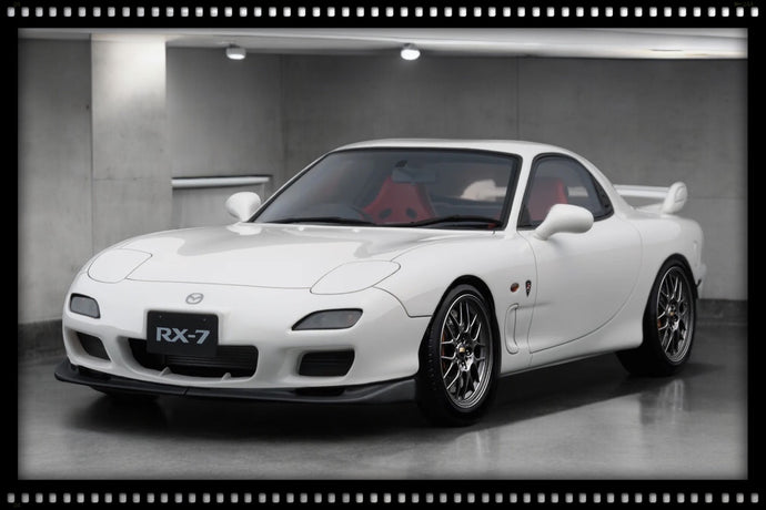 Mazda RX-7 (FD3S) Spirit R Type A Blanc IGNITION MODEL 1:18