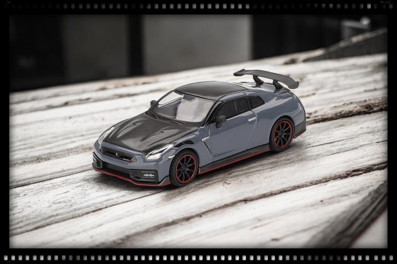 Chargez l&#39;image dans la visionneuse de la galerie, Nissan GT-R (R35) NISMO STEALTH GRIS 2024 (LHD) MINI GT 1:64
