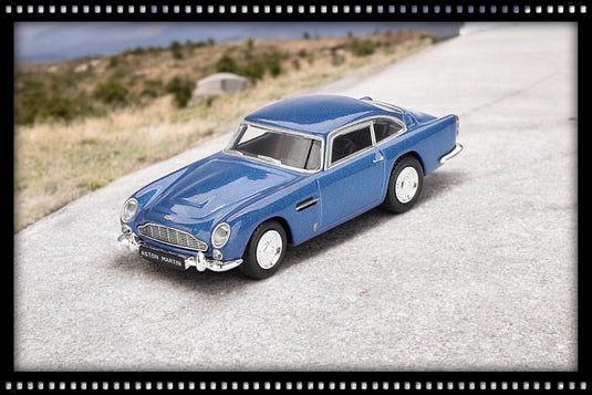 Aston Martin DB5 BLAUW 1965 (LHD) MINI GT 1:64