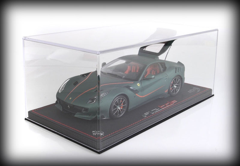 Laad de afbeelding in de Gallery-viewer, Ferrari F12 TDF Matgroen met display case (LIMITED EDITION 200 stuks) BBR Models 1:18
