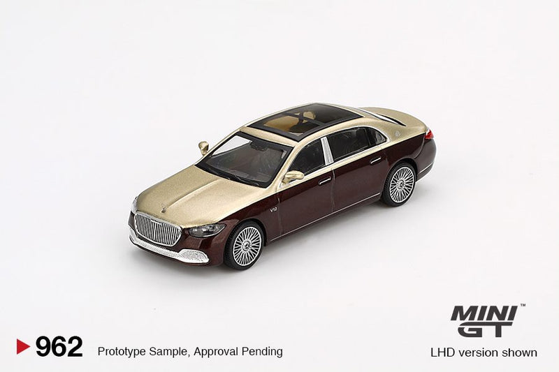 Laad de afbeelding in de Gallery-viewer, Mercedes MAYBACH S680 GOUD/DONKERROOD METALLIC 2024 (LHD) MINI GT 1:64
