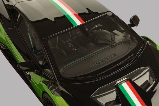 Lamborghini HURACAN STO SC 10e anniversaire VERT/NOIR avec vitrine et base en cuir (ÉDITION LIMITÉE 99 pièces) MR COLLECTION MODELS 1:18