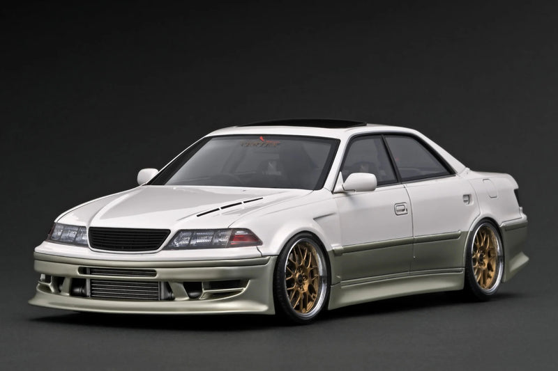 Laad de afbeelding in de Gallery-viewer, Vertex JZX100 Mark II Wit/Goud IGNITION MODEL 1:18
