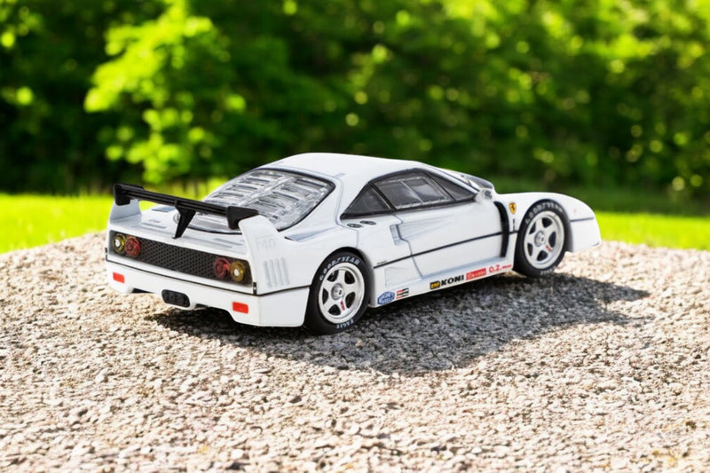 Laad de afbeelding in de Gallery-viewer, Ferrari F40 Lichtgewicht Wit TARMAC WORKS 1:64
