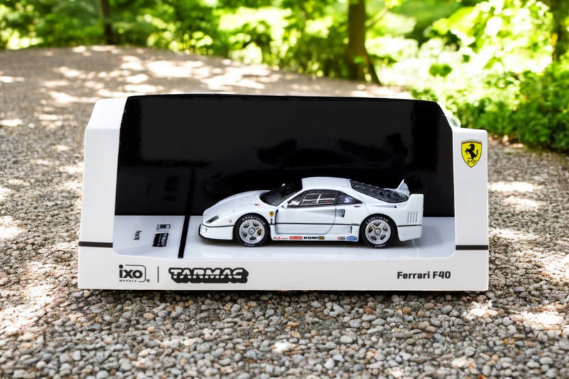 Laad de afbeelding in de Gallery-viewer, Ferrari F40 Lichtgewicht Wit TARMAC WORKS 1:64
