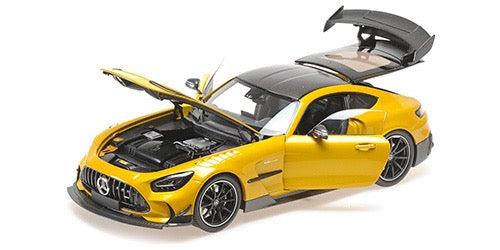 Chargez l&#39;image dans la visionneuse de la galerie, Mercedes-Benz AMG GT BLACK SÉRIES 2021 JAUNE MÉTALLIQUE (SOLARBEAM) MINICHAMPS 1:18
