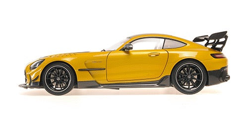 Chargez l&#39;image dans la visionneuse de la galerie, Mercedes-Benz AMG GT BLACK SÉRIES 2021 JAUNE MÉTALLIQUE (SOLARBEAM) MINICHAMPS 1:18
